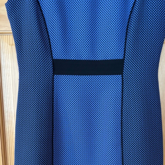 Chic Navy Sleeveless Midi Dress - Picture 2 of 3